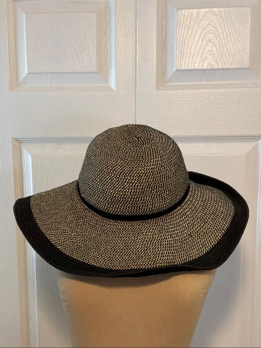 Kooringal Wide-Brim Straw Sun Hat in Black and Natural